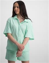 Bild Grunt, Daisy Towelling Shirt, Grön, Toppar/Blusar till Tjej, 134-140 cm