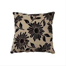 Bild Prydnadskudde med svarta blommor mellan, Modern prydnadskudde