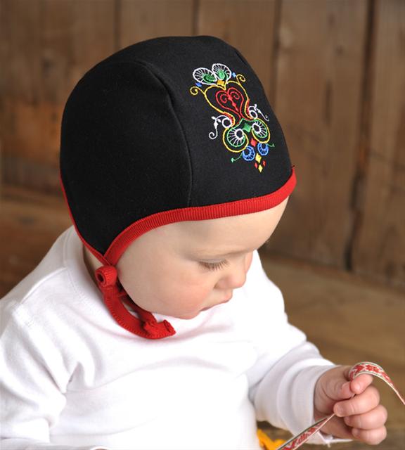 Bild Lilla Dalom svart mössa