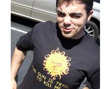 Bild The Sun is Trying to Kill me T-Shirt - M