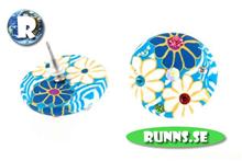 Bild Örhänge mjuk lera - Blommor blåa/vita (rund/platt)