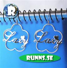 Bild Personliga Namnörhängen -  eget namn med blomma (925 silver)