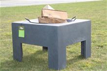 Bild Eldskål m. Piedestal Fyrkantig med ben- Granit