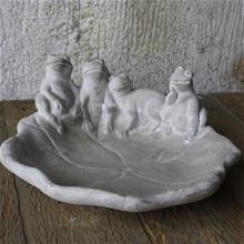 Bild Fågelbad i cement med grodor