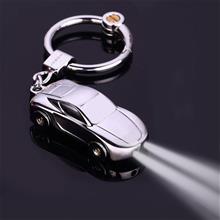 Bild Bil-nyckelring i metall med tändbara framlyktor