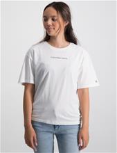 Bild Calvin Klein, CKJ LOGO BOXY T-SHIRT, Vit, T-shirts till Tjej, 12 år