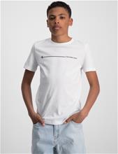 Bild Calvin Klein, RAISED LINED LOGO T-SHIRT, Vit, T-shirts till Kille, 12 år