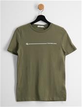 Bild Calvin Klein, RAISED LINED LOGO T-SHIRT, Grön, T-shirts till Kille, 14 år