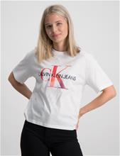 Bild Calvin Klein, DISTORTED MONOGRAM T-SHIRT, Vit, T-shirts till Tjej, 16 år