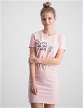 Bild Calvin Klein, HYBRID LOGO T-SHIRT DRESS, Rosa, Klänningar till Tjej, 14 år