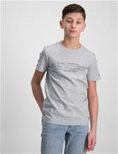 Bild Calvin Klein, PLACED STACK LOGO FITTED T-SHIRT, Grå, T-shirts till Kille, 14 år